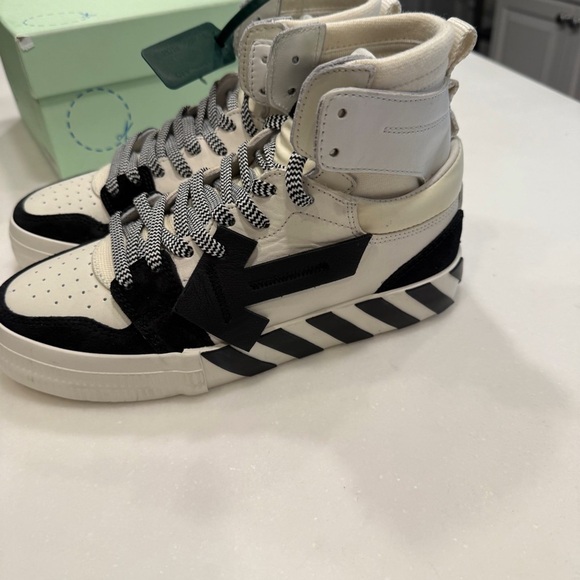 Off-White Vulcanized High Top Floating Arrow iWhite/Black/Red Size US M5/W7 EU38 - Picture 3 of 14